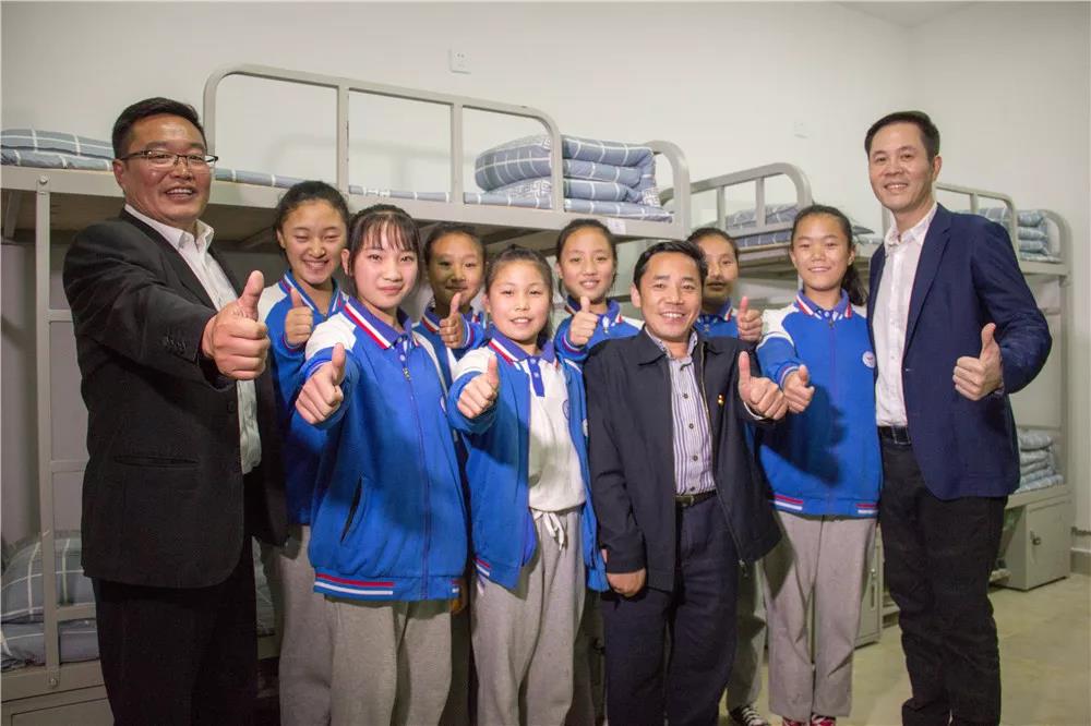 央视专题报道新视界眼科凉山公益行｜光明初心与公益恒心收获赞誉