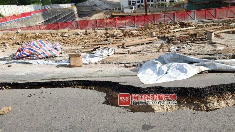 南宁最近发生的路面开裂,南宁东葛路塌陷视频