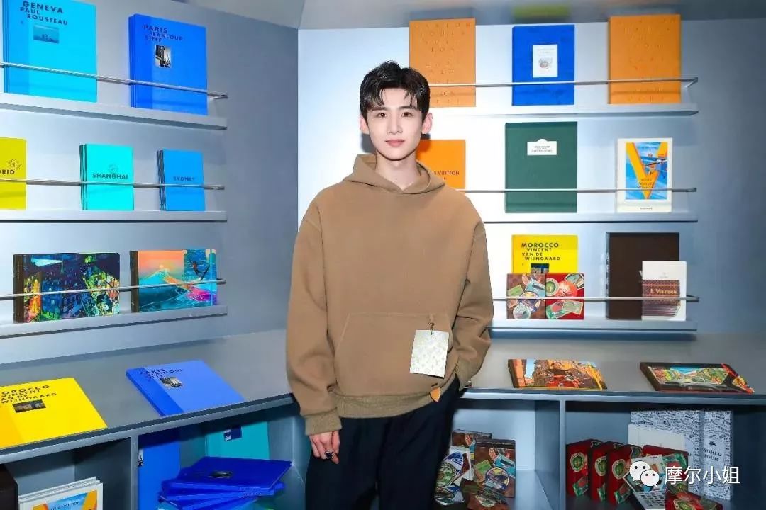 从“三傻”到“黑凤凰”，SophieTurner的成名之路原来这么坎坷？