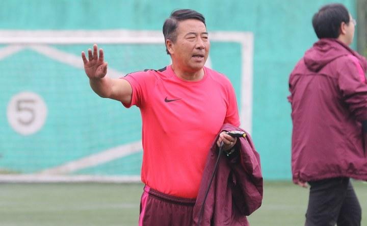 “小哭包”李圣龙起步晚，名宿父亲对单独指导说不