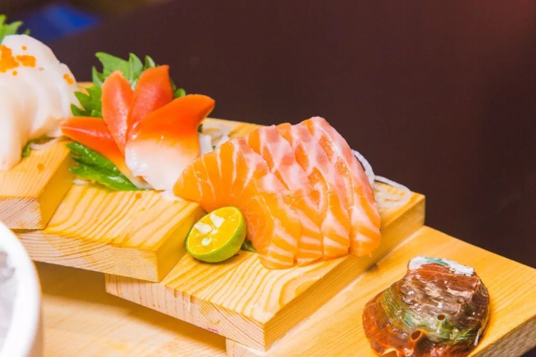 镇江宝藏日料店！15层生猛「云梯刺身」无限续，120+种自助不限量
