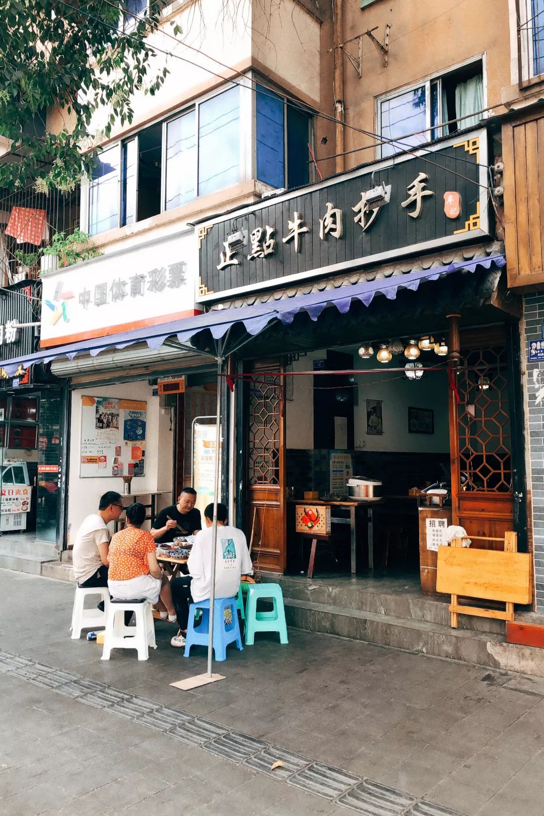 雨女有瓜|我去成都LV展出差的24小时吃成了真实的猪