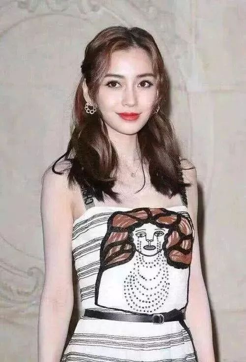 现在流行像林允一样给全身化妆，再也不愁脸太小化妆品都用不完了