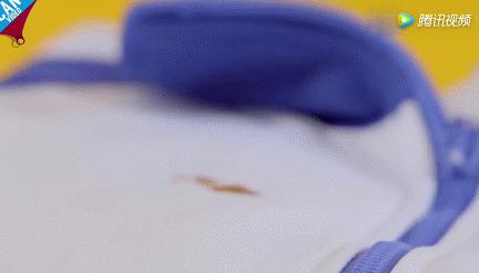 风油精滴点在衣服上有什么效果,风油精喷在衣服上会怎么样