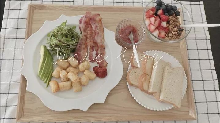 42岁翘臀“老阿姨”迷倒小16岁男友:年龄从来都不是借口