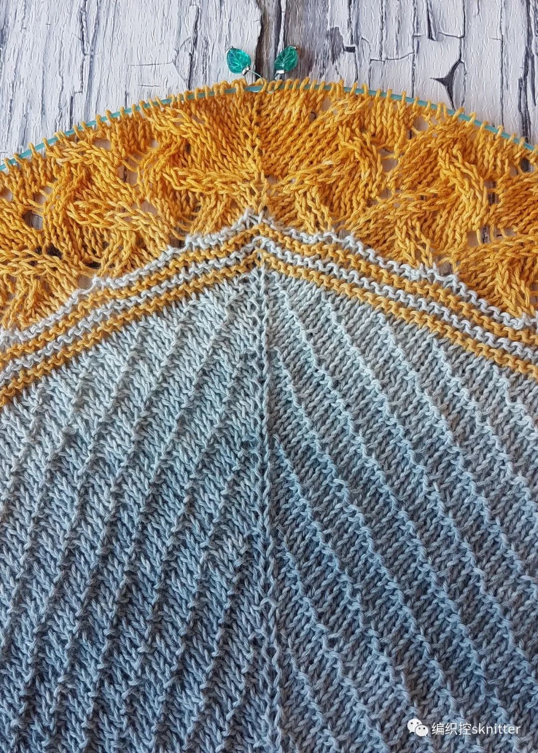 钩针三角蕾丝镂空披肩,孔雀羽三角蕾丝披肩详细教程