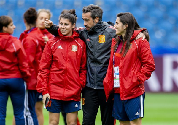父亲节快乐!女足世界杯上,那些如师如父亦兄亦友的男教练们