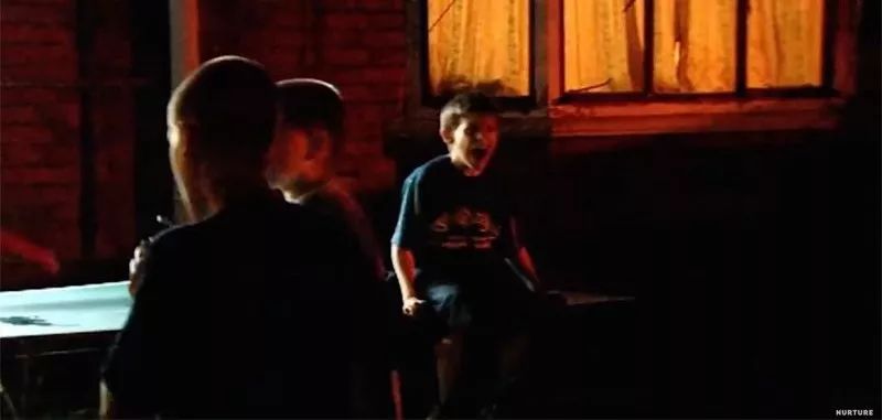 没有大人只有孩子一起住,没大人管的小孩