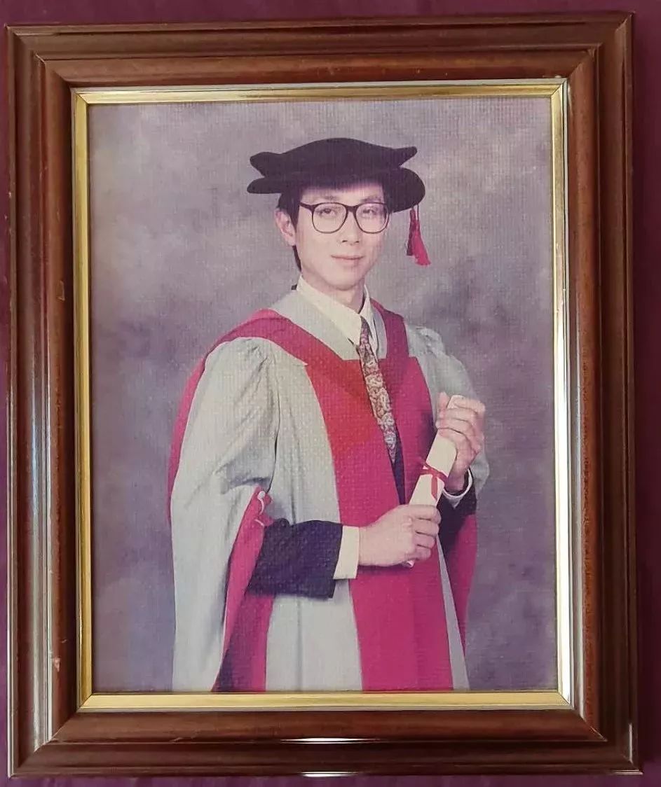 太传奇！英女王*用御**翻译是咱福建人！一个电话改变了他的命运~