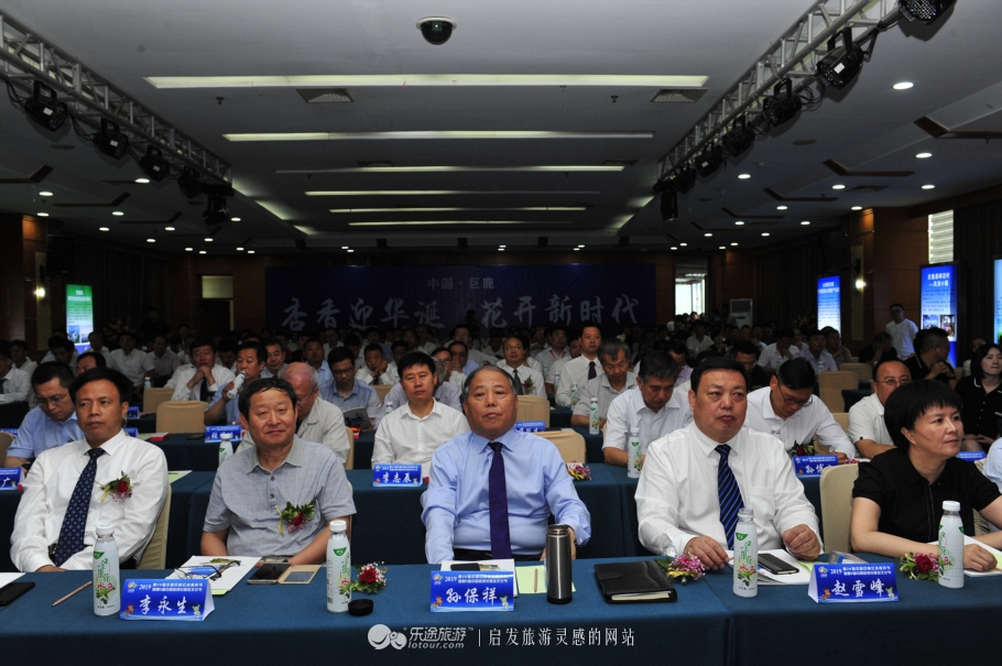 巨鹿县靠两果一花28年干了这么多大事