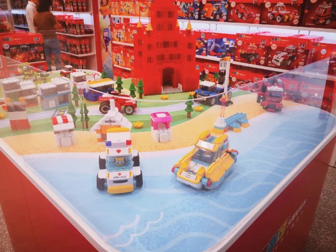 二宝爸探店|魔都市中心新开了一家布鲁可积木店!还请你们带娃免费来体验拼搭~