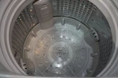 洗衣机里加上它陈年污垢全出来了,洗衣机污垢和霉菌危害