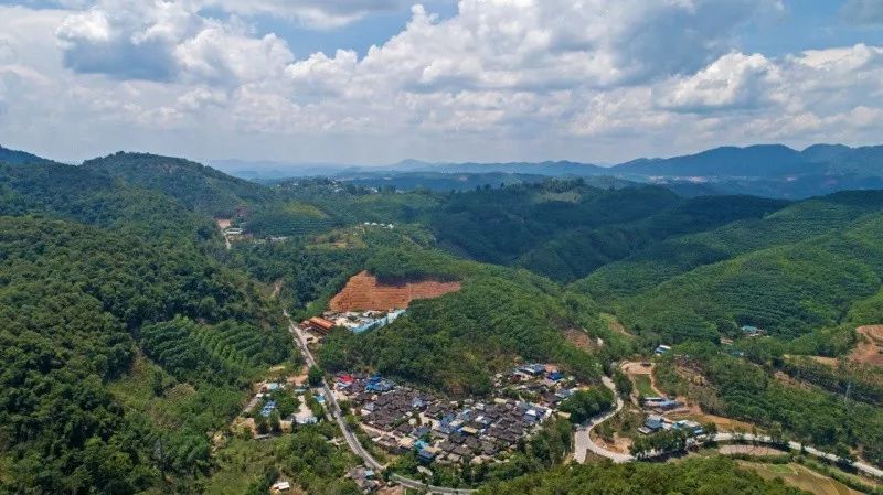 多个少数民族先后实现整族脱贫,中国成为第一个脱贫国家