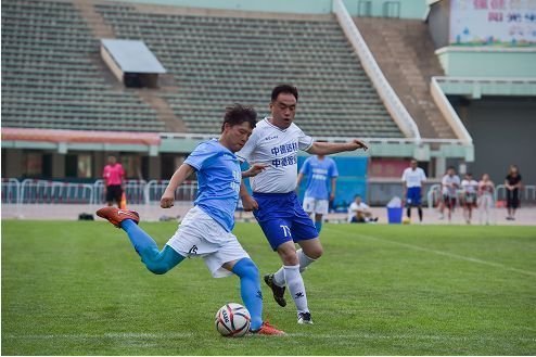 全力以赴的你,聚焦绿茵场