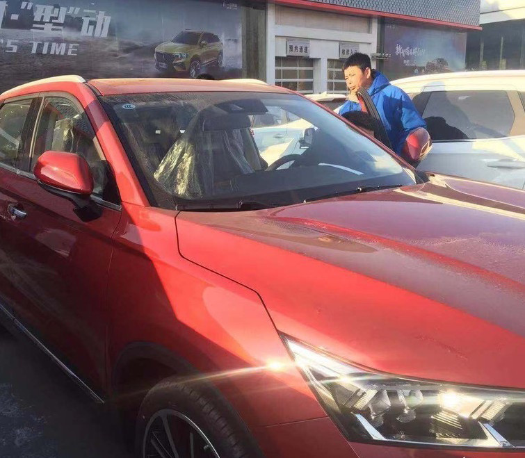 光看图片真是不行，奔腾T77实车太亮眼