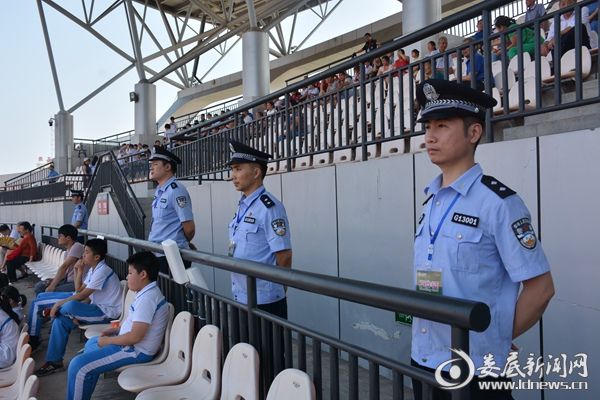绿茵场上最美“警察蓝”中非少年足球友谊赛安全保卫工作掠影
