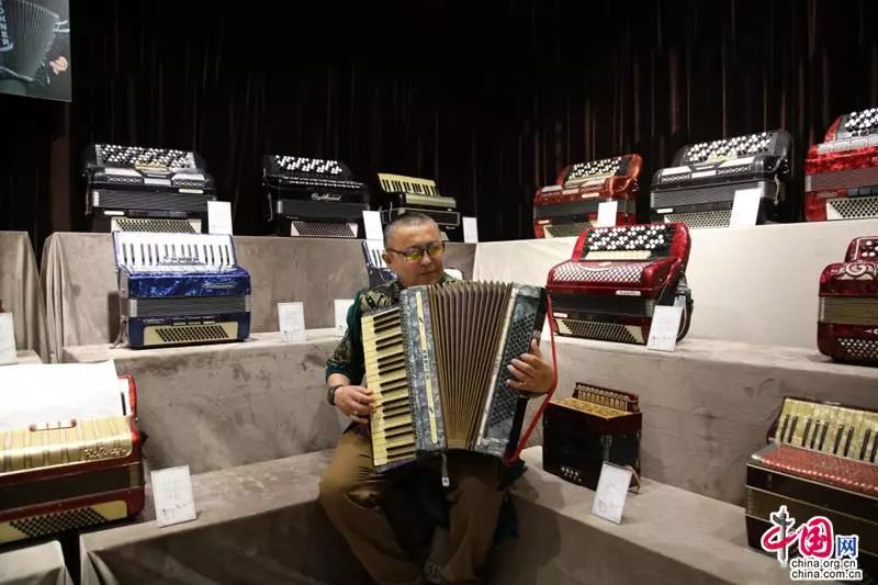 【记者的*疆新**日记】塔城印象：一棵橡树满城风情