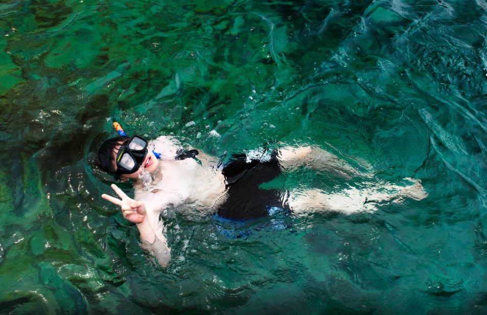 挖到一座免签直飞的超冷门海岛！火山浮潜摸小鹿，好玩秒杀巴厘岛