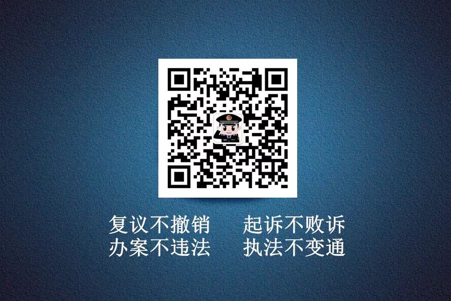 男子酒驾被交警抓下一秒忍住别笑,零容忍醉酒男子打警察