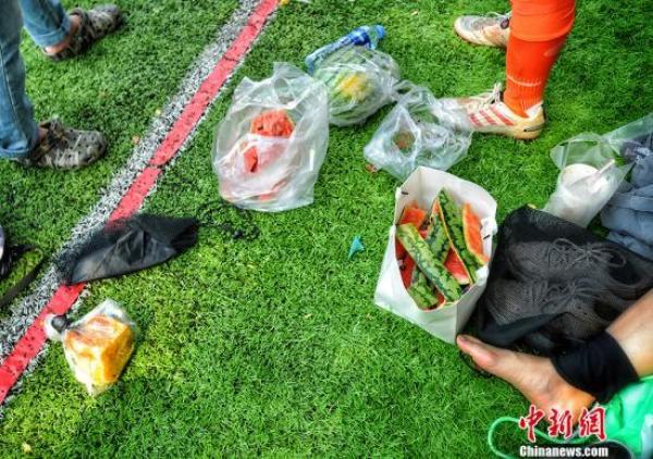 球场野玫瑰,野球场上