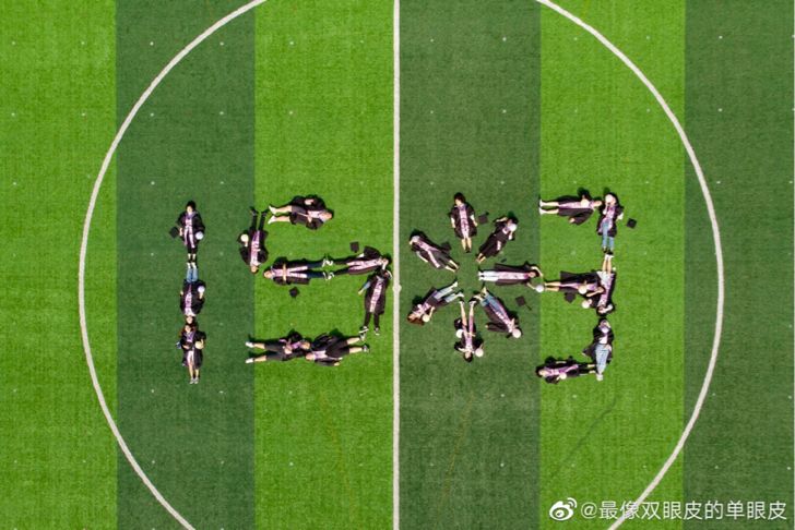 毕业照告别的是我们的青春,毕业照是我们永久的留念