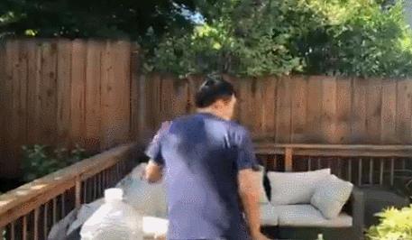 瓶盖挑战欧阳靖,赵文卓挑战3瓶盖的难度