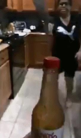 瓶盖挑战欧阳靖,赵文卓挑战3瓶盖的难度