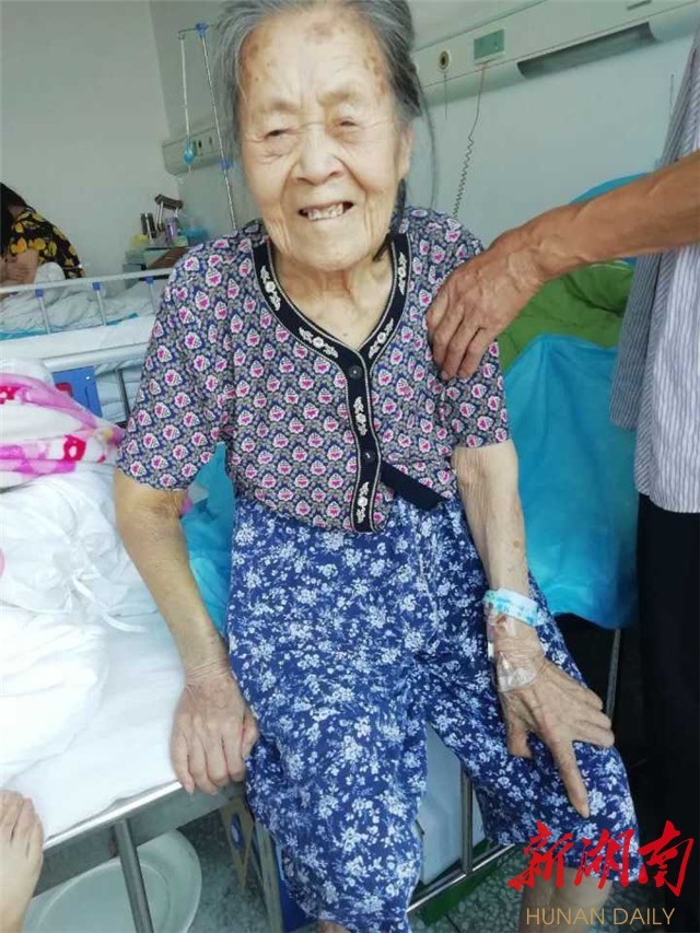 90岁老人摔倒不良事件预防,老人摔倒腰部骨折怎么护理