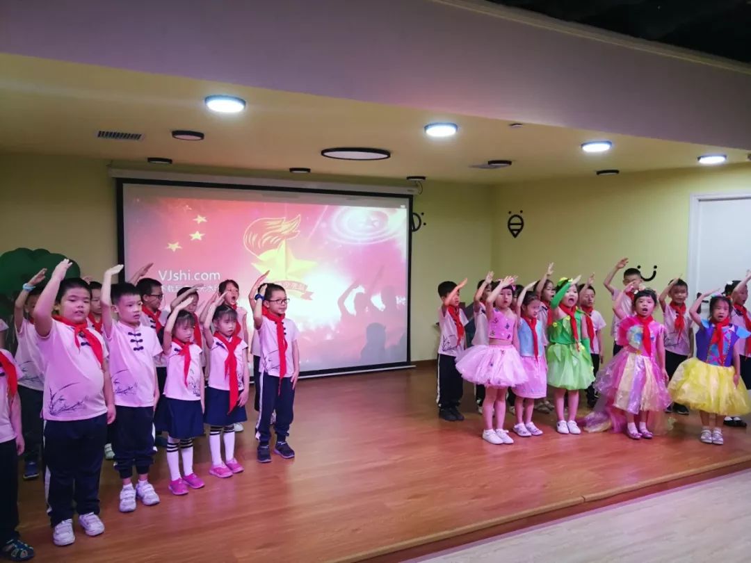 蜂蜂剧场show狂欢会，精彩表演嗨翻暑假