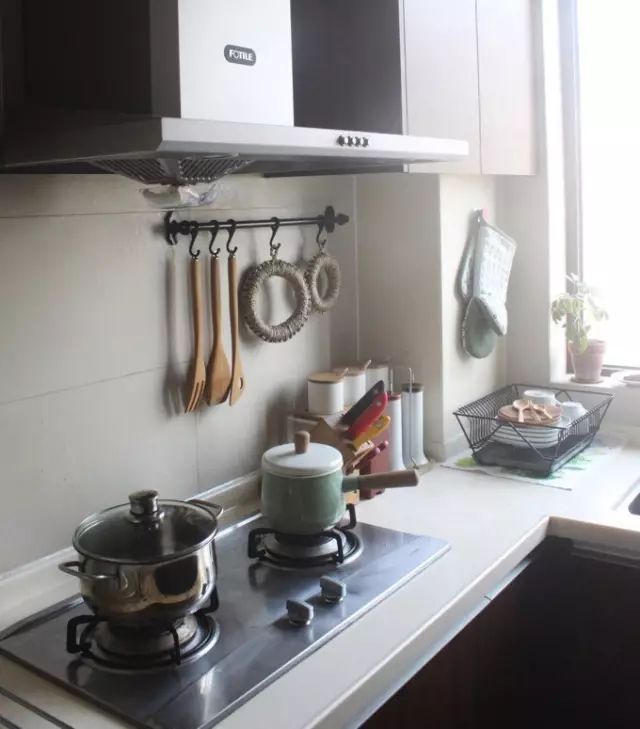 断舍离女人插画,断舍离收纳达人整理房间视频日本