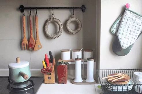 断舍离女人插画,断舍离收纳达人整理房间视频日本