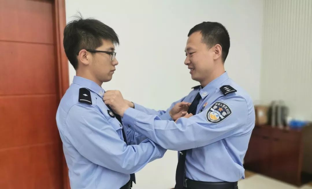 两个警界学霸级“码农”，多次拒绝百万年薪，原因竟然是.......