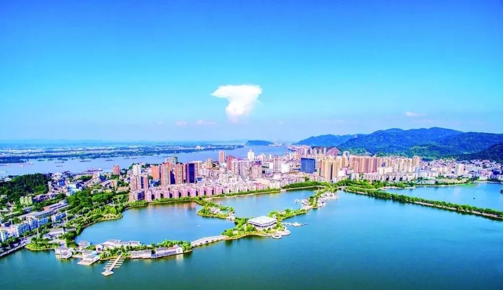 什么是黄石火山,什么是黄石车牌