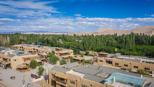 没想到，真有人在大漠建了一座能看星星的边城驿站