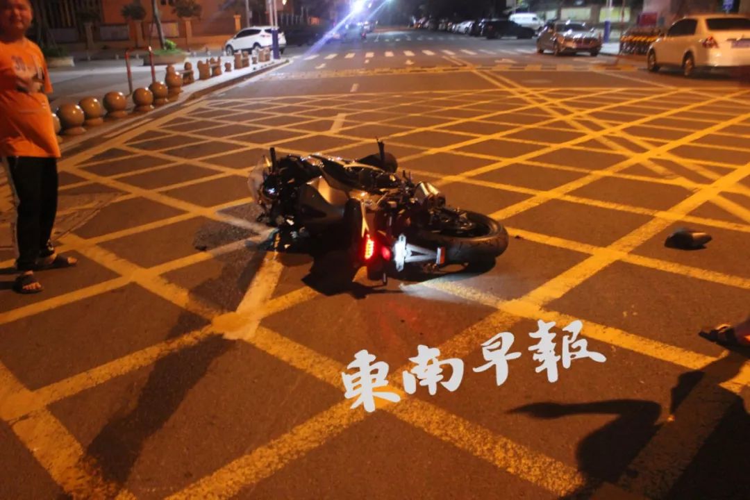 石狮：套房里住着7女1男，果断报警…抓了！/泉州：凌晨3点！3人瞬间被甩出，火星四溅