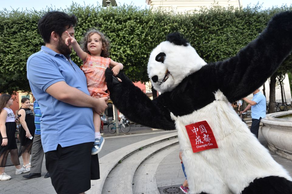 熊猫宝宝萌化外国人少女心,熊猫宝宝萌翻老外