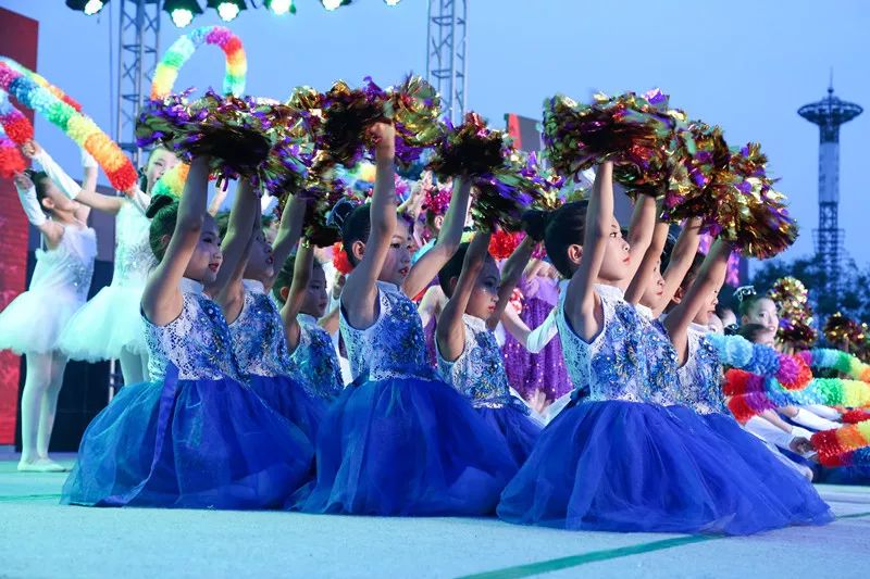 辉煌70载，娃娃送华章——我区举行喜迎建国七十周年消夏晚会