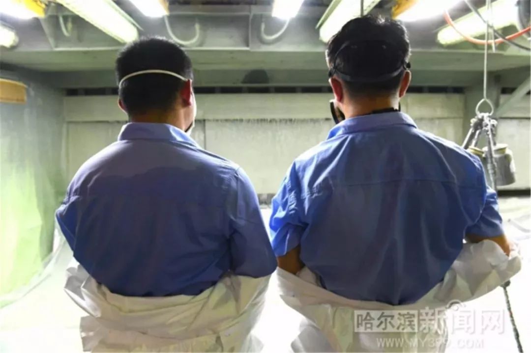 他们在高温的天气下仍然坚守岗位,他们的夏天完整版