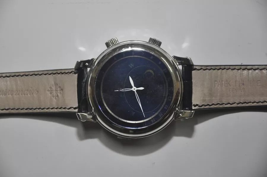 价值千万的手表被拍卖,原价1000现价只要几百的手表