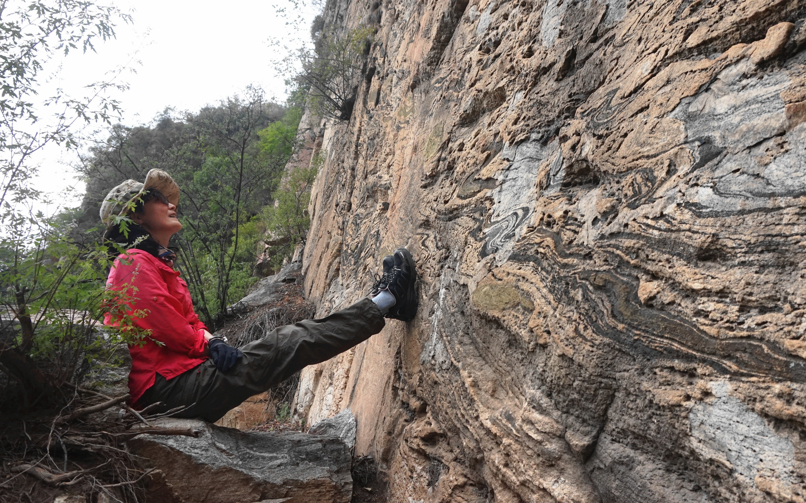 探路者户外登山鞋goretex,探路者和北面的登山鞋对比