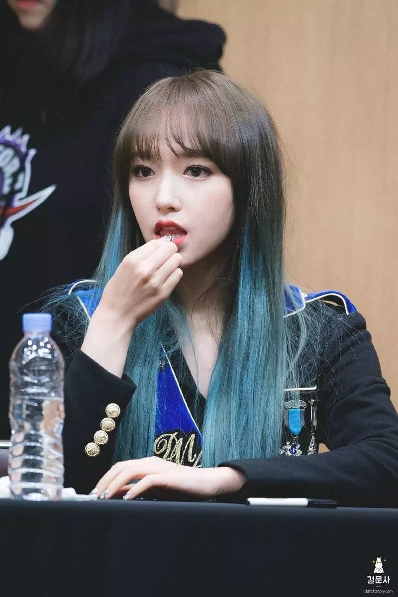 程潇头发颜色好看,程潇头发颜色粉