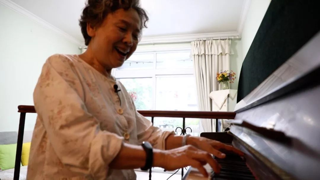 双城记：73岁模特奶奶的“杭漂”生活