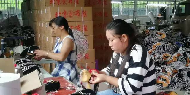 扶贫车间助脱贫,扶贫车间脱贫攻坚宣传片