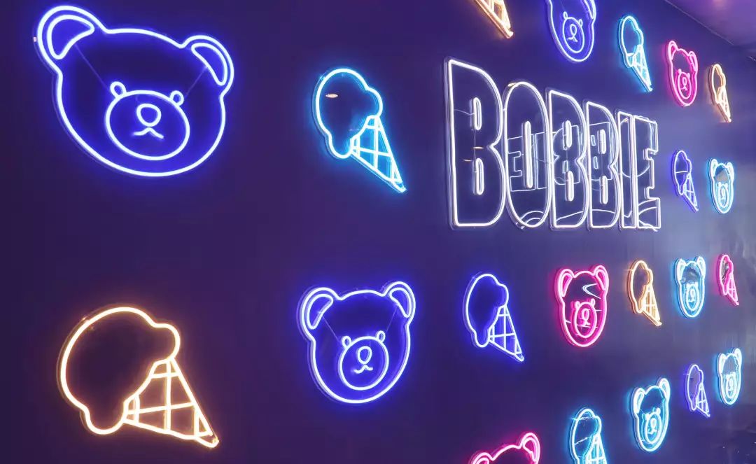 这家商场变酱紫了？风靡全球的薰衣草小熊来袭，带来高颜值打卡空间