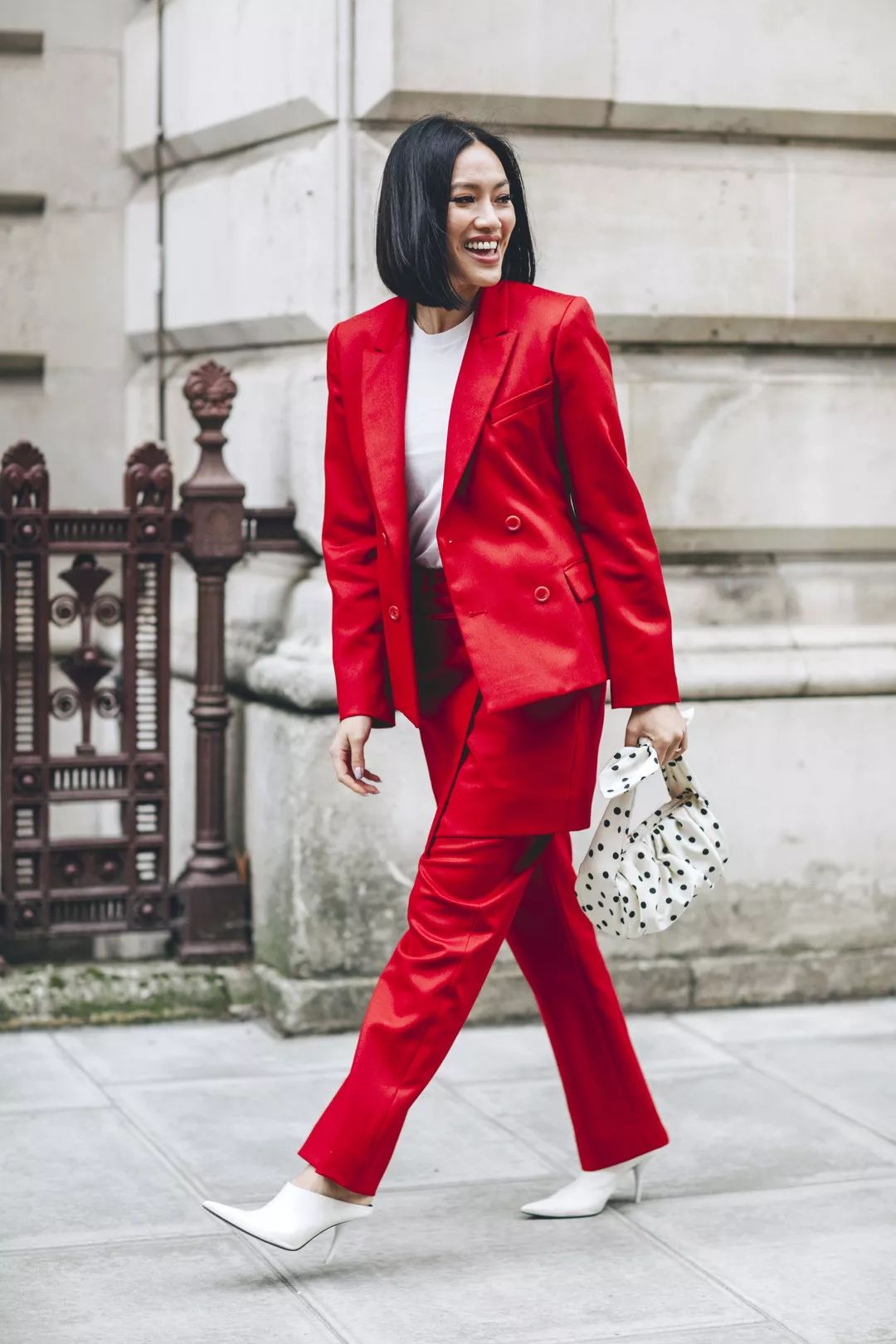 刘雯斜挎休闲包,今年流行的刘雯同款包