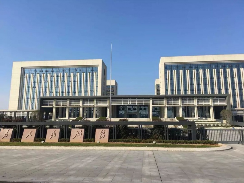 缁嶅叴瀹囧畽涓績闀滄箹,瀹囧畽涓績闀滄箹