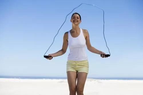 健身精丨还在“葛优瘫”追剧一整天？减肥十二时辰快了解一下