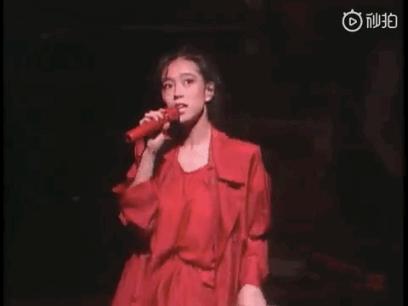 在新人选秀节目里，我看到了一位复古歌姬