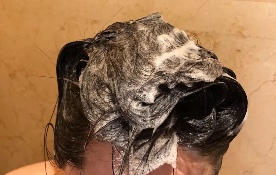 被虚假友情蒙蔽的“绿叶妹”，如今事业开挂反成“真公主”