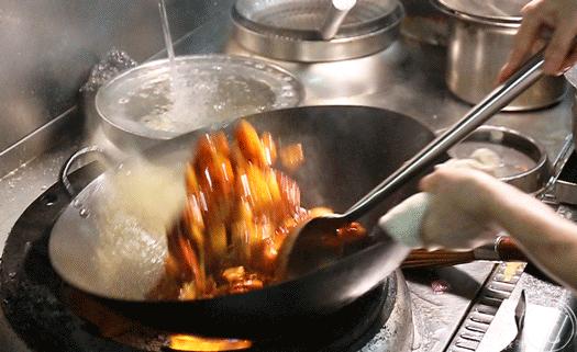 5.8折!99年开的「不夜城餐厅」,90%老上海人都吃过の档口变潮了…